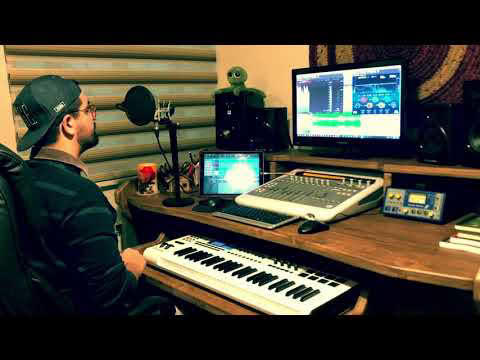 کاور آهنگ Live in HomeStudio از Sina Shabankhani