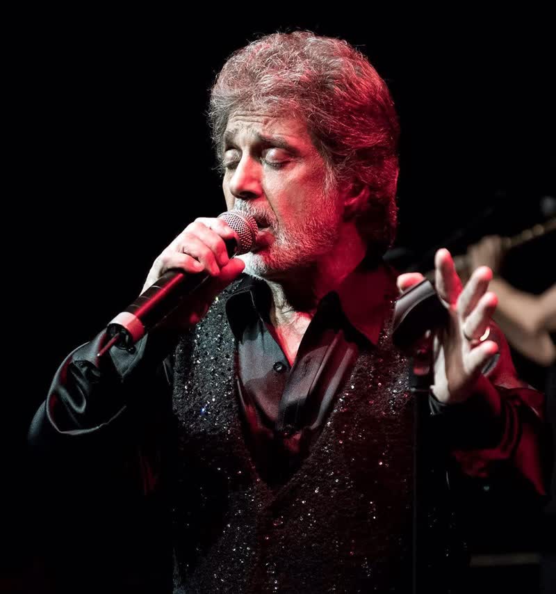 کاور آهنگ دلم میخواد گریه کنم از Dariush
